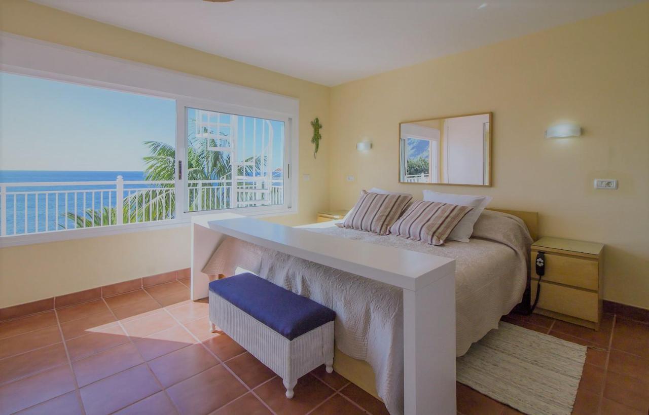 Villa In Protected Space In Front Of The Sea Лос Реалехос Екстериор снимка