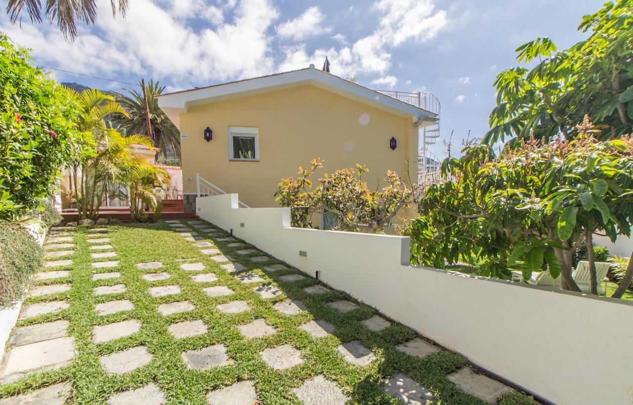 Villa In Protected Space In Front Of The Sea Лос Реалехос Екстериор снимка