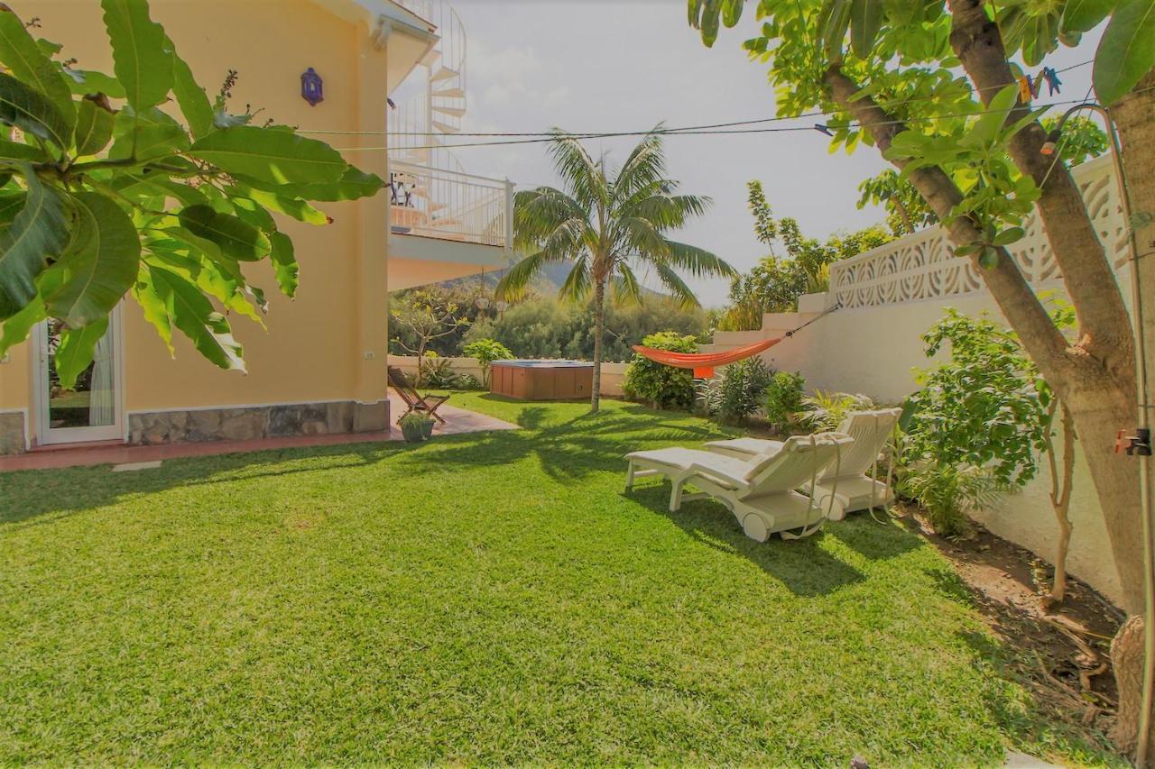 Villa In Protected Space In Front Of The Sea Лос Реалехос Екстериор снимка